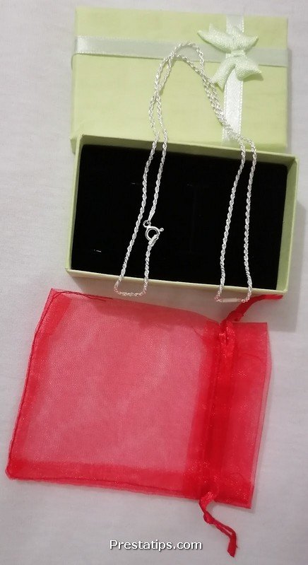 Lencería y joyería